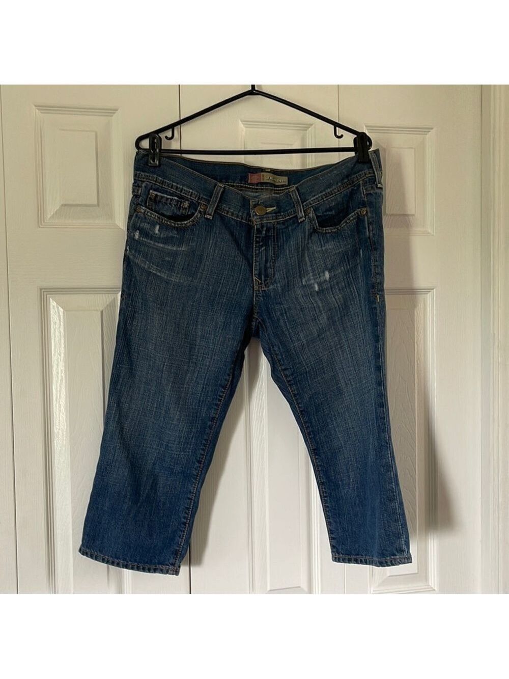 Old Navy Distressed Capris Size 12🥰🥰